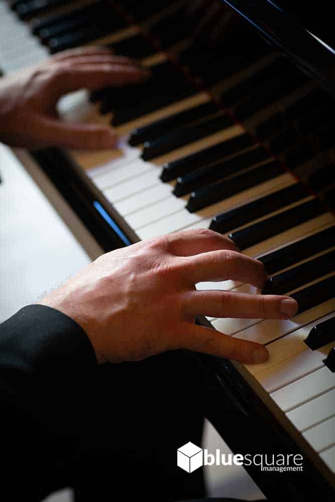 Musician Portrait Photography London of Julian Cable by Blue Square Management at The Worshipful Co Of Stationers & Newspaper Makers 04